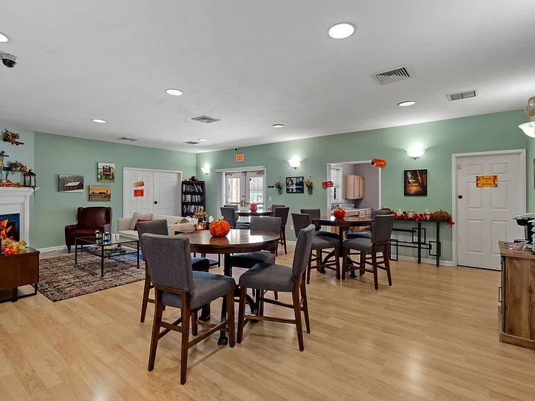 Newport Commons — Photo 17