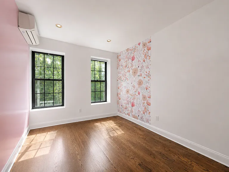 12 Roosevelt Pl #2 — Photo 7