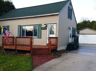 1622 Holly Dr, Manitowoc, WI 54220