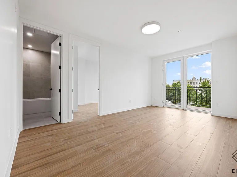 942 New York Ave #2L — Photo 4