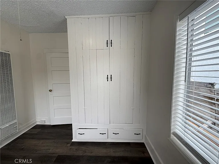 1053 Loma Dr — Photo 17