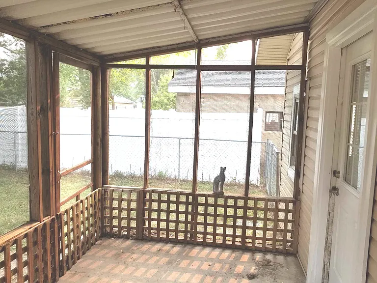 305 E Willow St — Photo 21