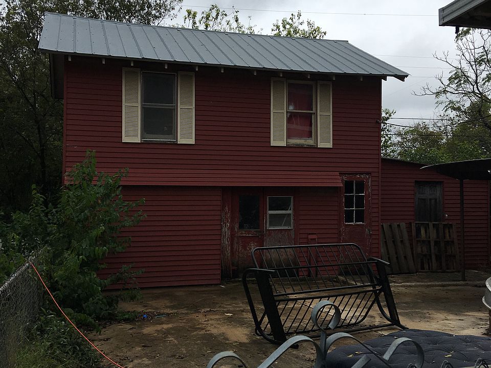 2nd image of 1401 N Main St