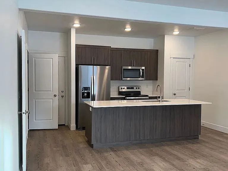 651 S 2400 W — Photo 35