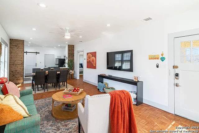 475 E French Pl — Photo 9