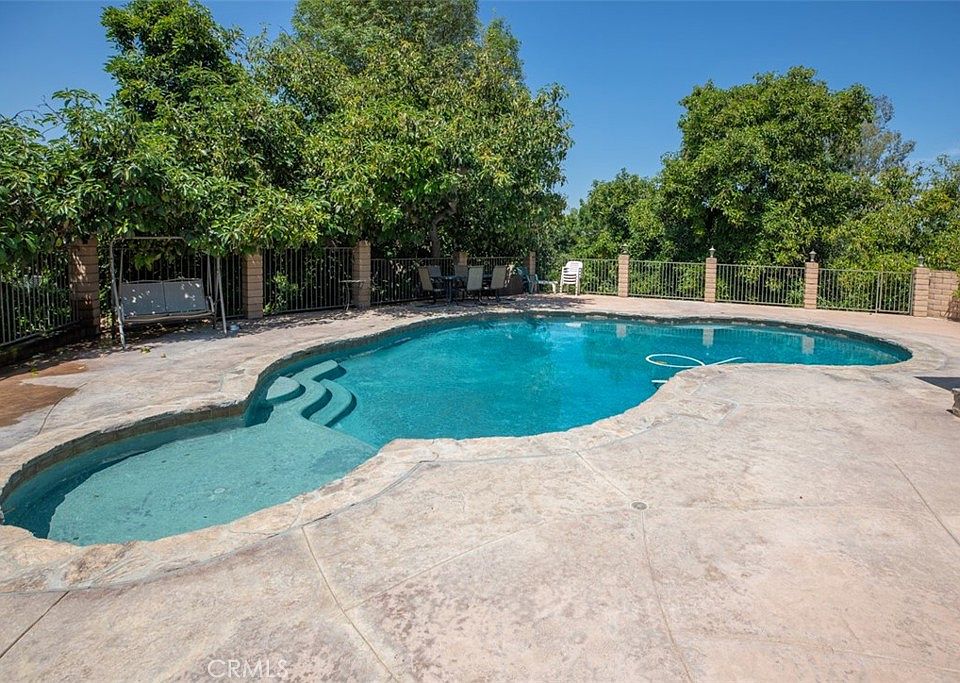 1st image of 1566 Heather Ln