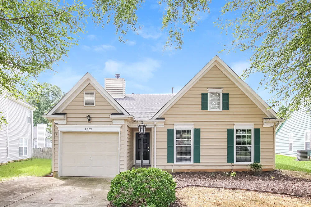 3 bed, 2.0 bath, 1351 sqft, $1,895 — Photo 1