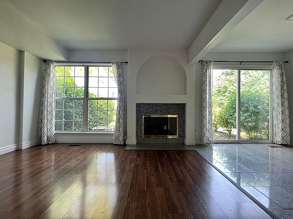 2nd image of 1984 College Green Dr