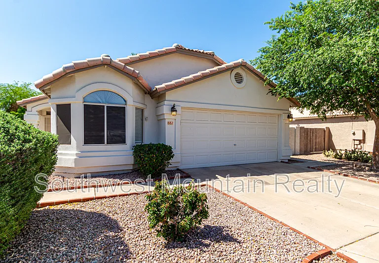 881 E Baylor Ln — Photo 7