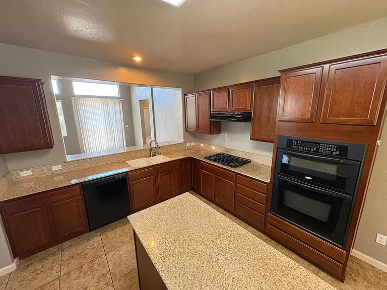 3310 N Tilden Ct — Photo 21