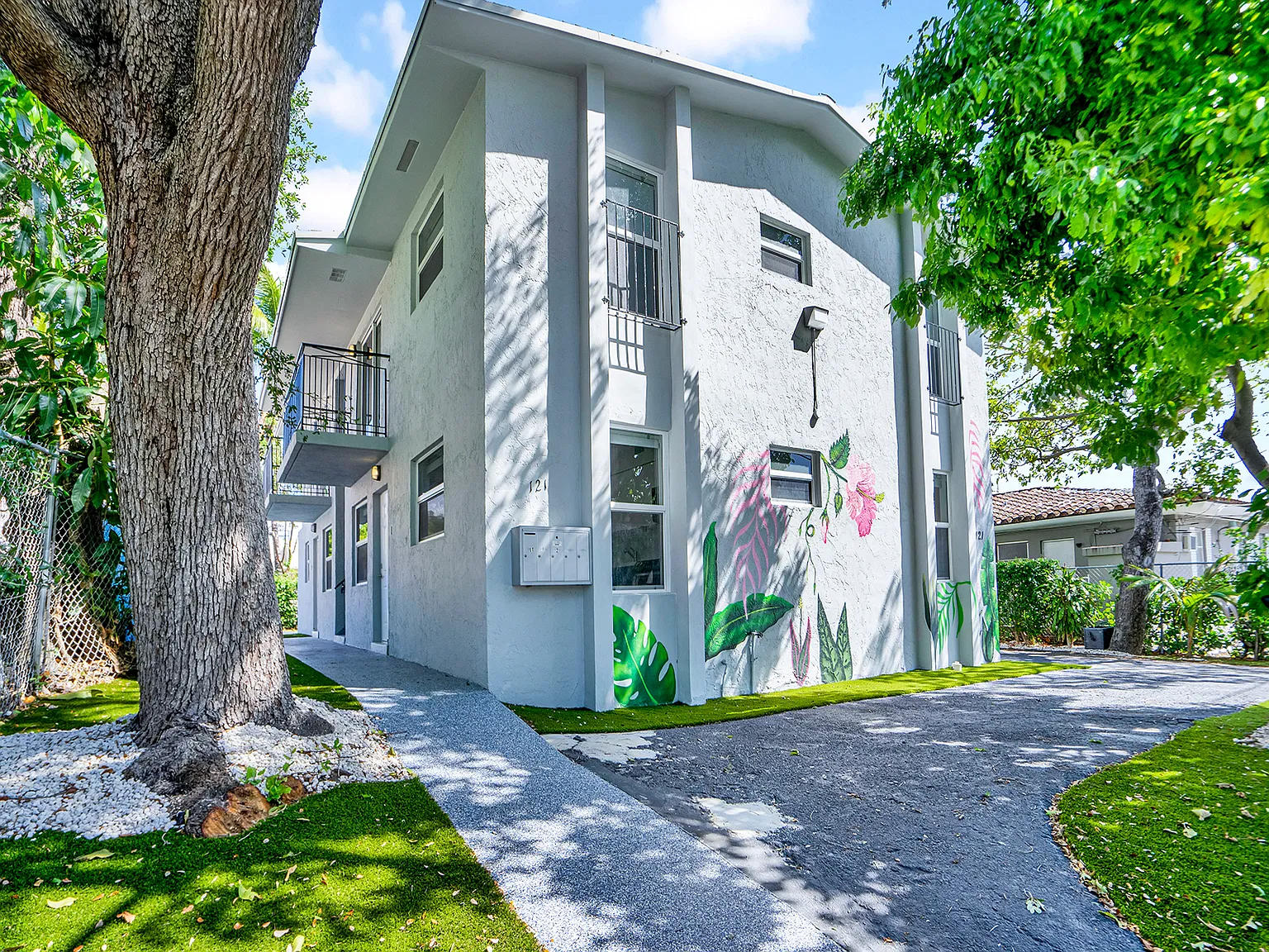 2 bed, 720 sqft, $2,050 — Photo 1