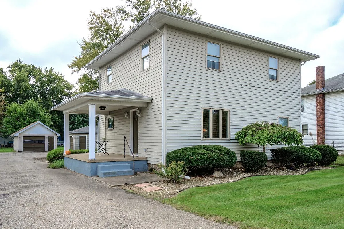 3725 Lincolnway E — Photo 1