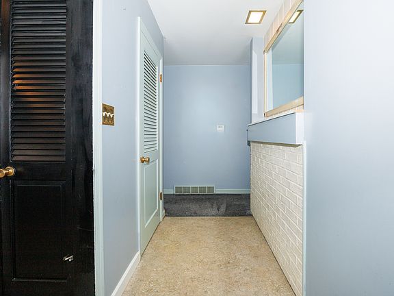 2nd image of 813 Highpoint Rd