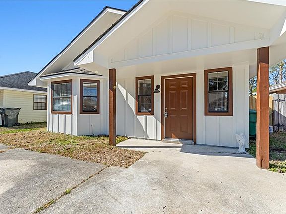 2nd image of 1114 Rose Meadow Loop