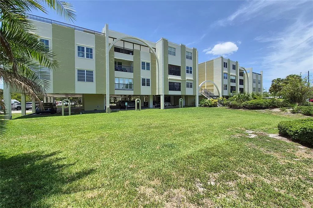 2 bed, 2.0 bath, 1120 sqft, $2,100 — Photo 1