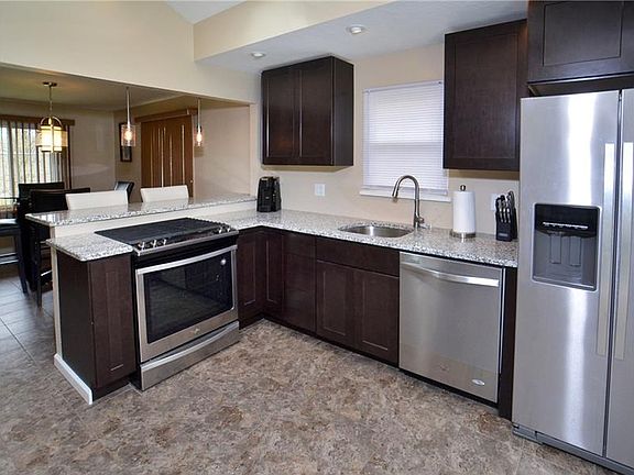 5th image of 4736 Nob Hill Dr