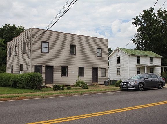 3rd image of 1325 N Main St