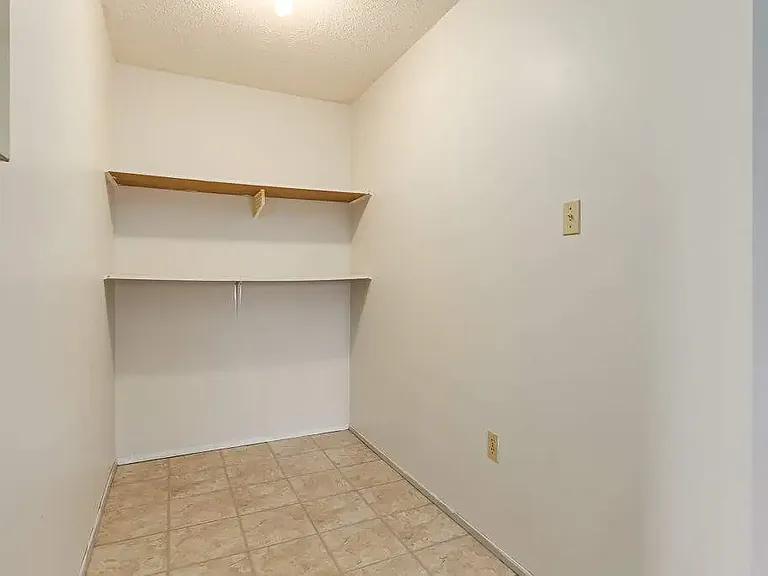 175 Algonquin Rd W — Photo 8