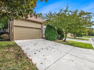 2201 Siboney Ct, Rochester, MI 48309