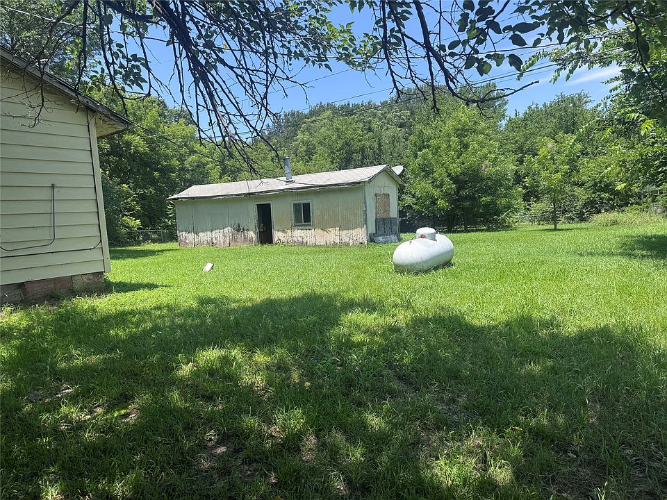 2nd image of 445 Hillcrest Cir