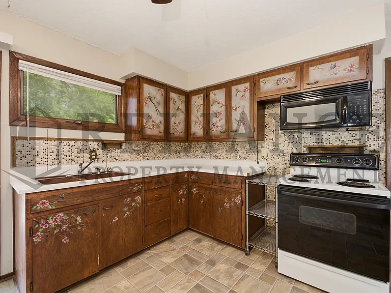 4853 S Madison Ave — Photo 22