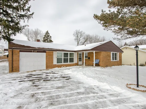 228 S River Rd, Fox River Grove, IL 60021