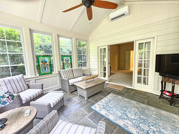 3rd image of 1081 Lakefront Ct