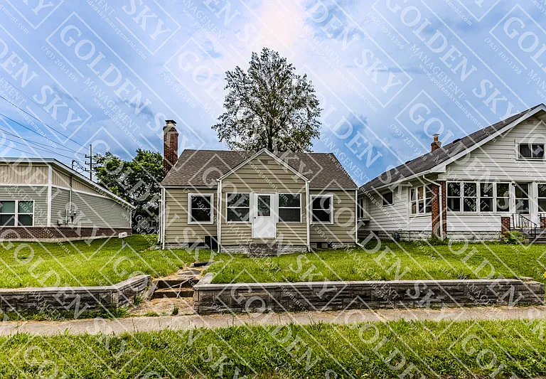 811 E Memorial Dr — Photo 1
