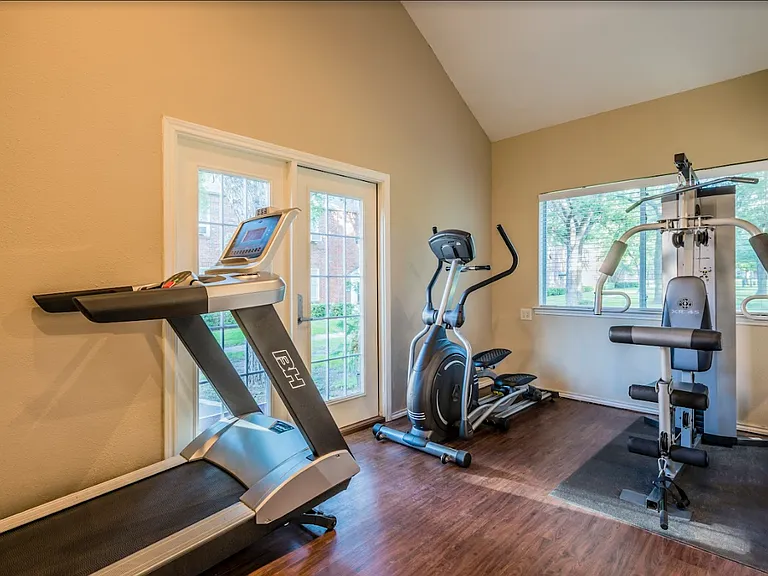 Crestwood Place Apartments — Photo 7