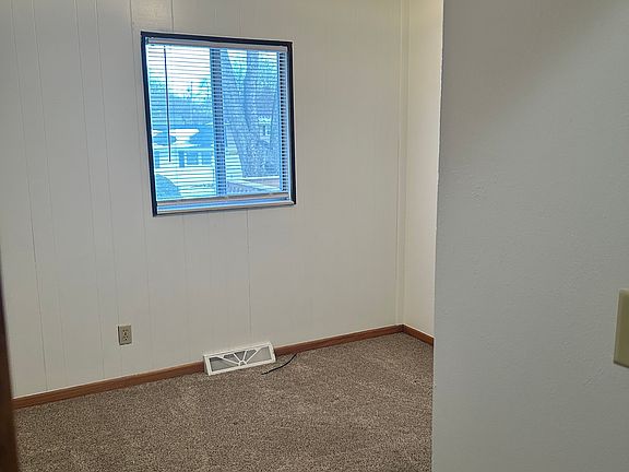 5th image of 257 N Westwood Ave