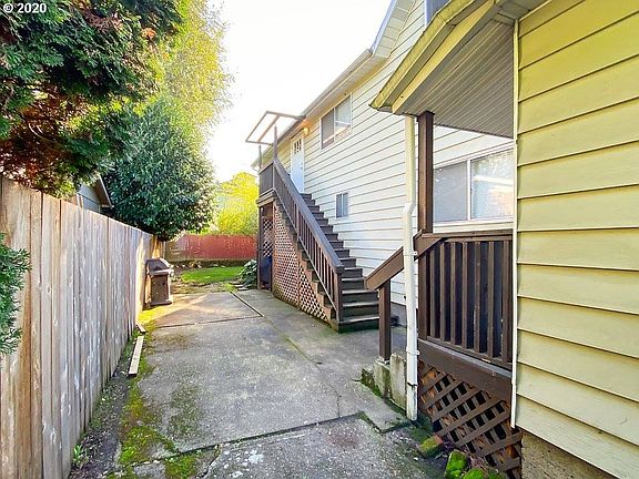 4th image of 1414 SE Lambert St