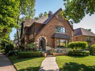 1585 E Cumberland Blvd, Whitefish Bay, WI 53211
