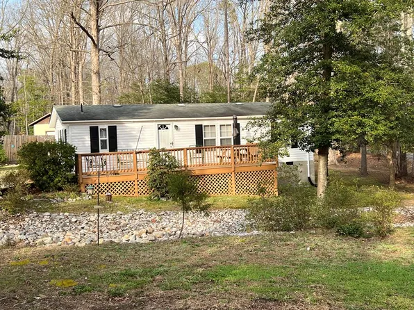 18 Sycamore Ct, Bracey, VA 23919