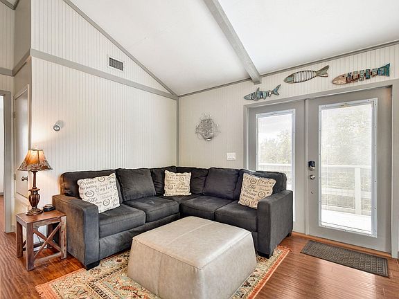 5th image of 2591 Lakeshore Dr