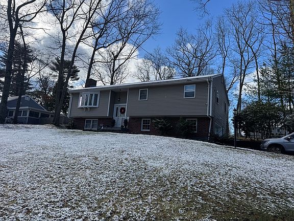 5th image of 149 Thurber Ave