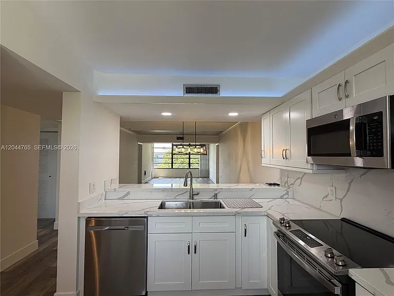 1705 Whitehall Dr #403 — Photo 10