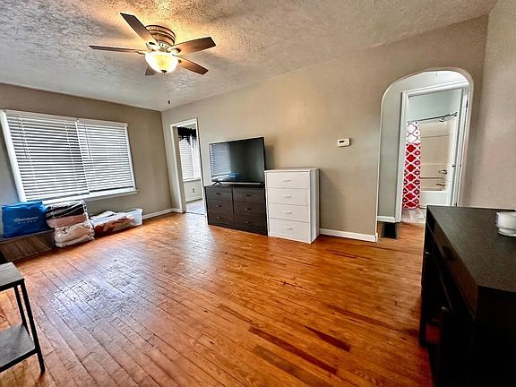 5th image of 320 Jefferson Ave