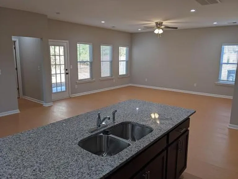 205 W Pine St — Photo 11
