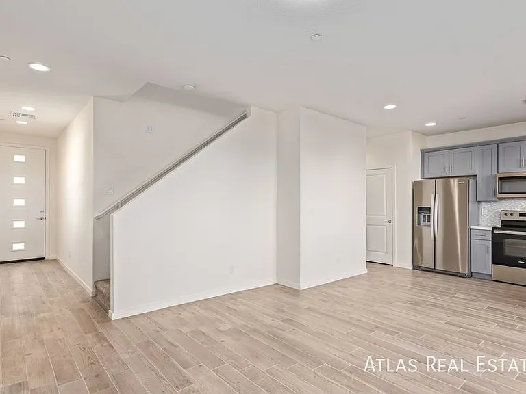 3010 E Yale St #1 — Photo 8