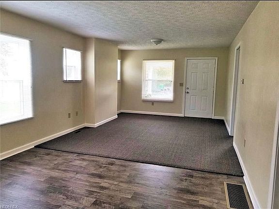 5th image of 810 Lee St