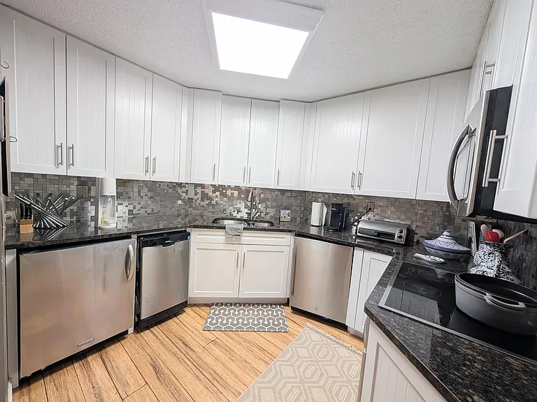 616 Harmon Cove Tower — Photo 6