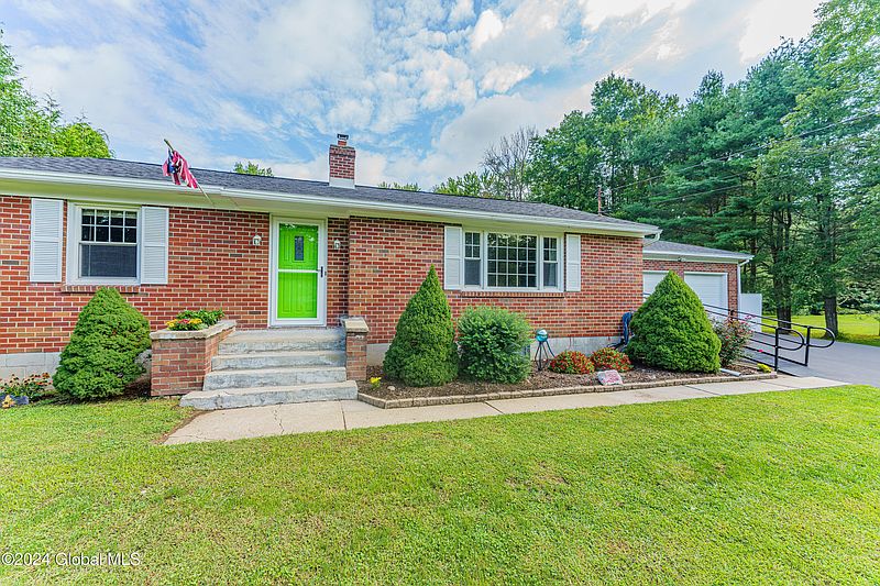 5th image of 273 Elm Avenue East