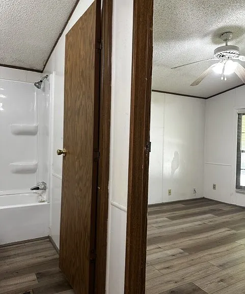 1816 Crestview Dr — Photo 9