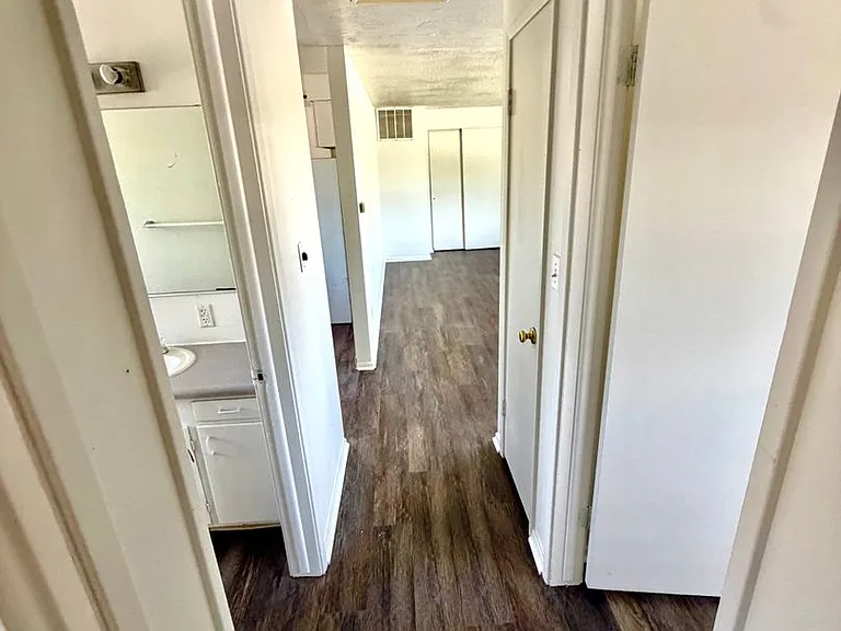 117 w 250 N 4plex — Photo 5