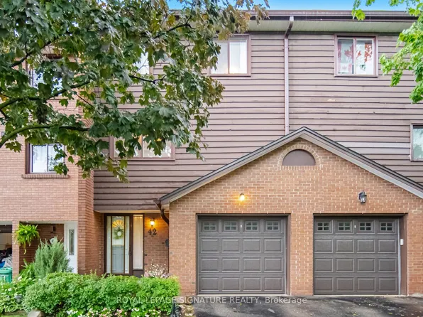 4230 Fieldgate Dr #42, Mississauga, ON L4W 2M5