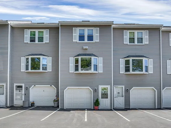 95 Tennis Plaza Rd Unit 12, Dracut, MA 01826