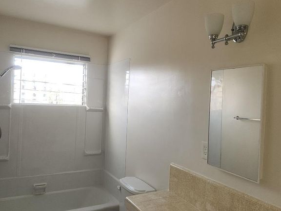 3rd image of 501 S Oxford Ave APT 25
