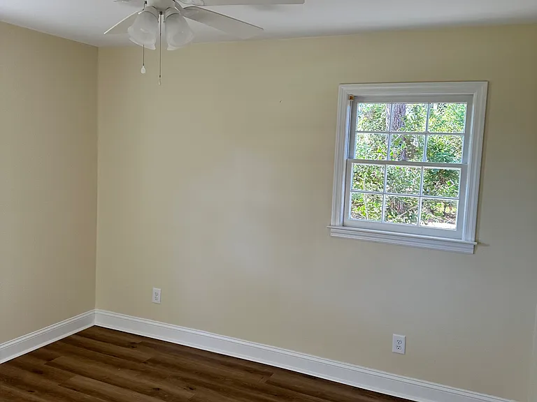 301 Huntley Dr — Photo 5