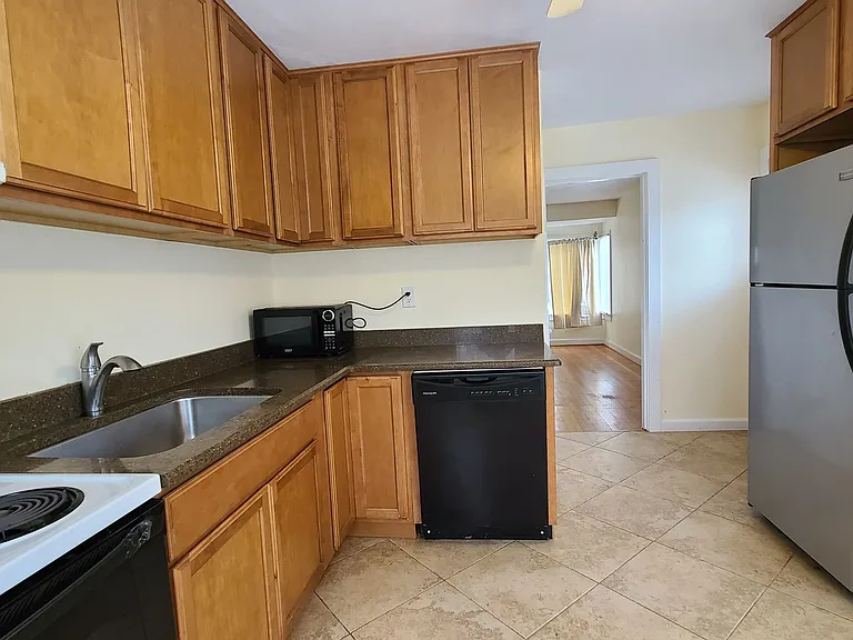 406 E French Broad St — Photo 5