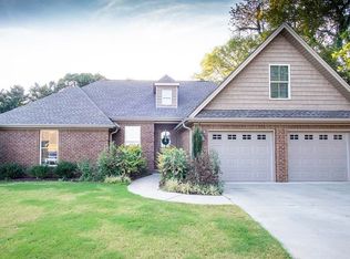 124 Rhett Dr, Muscle Shoals, AL 35661